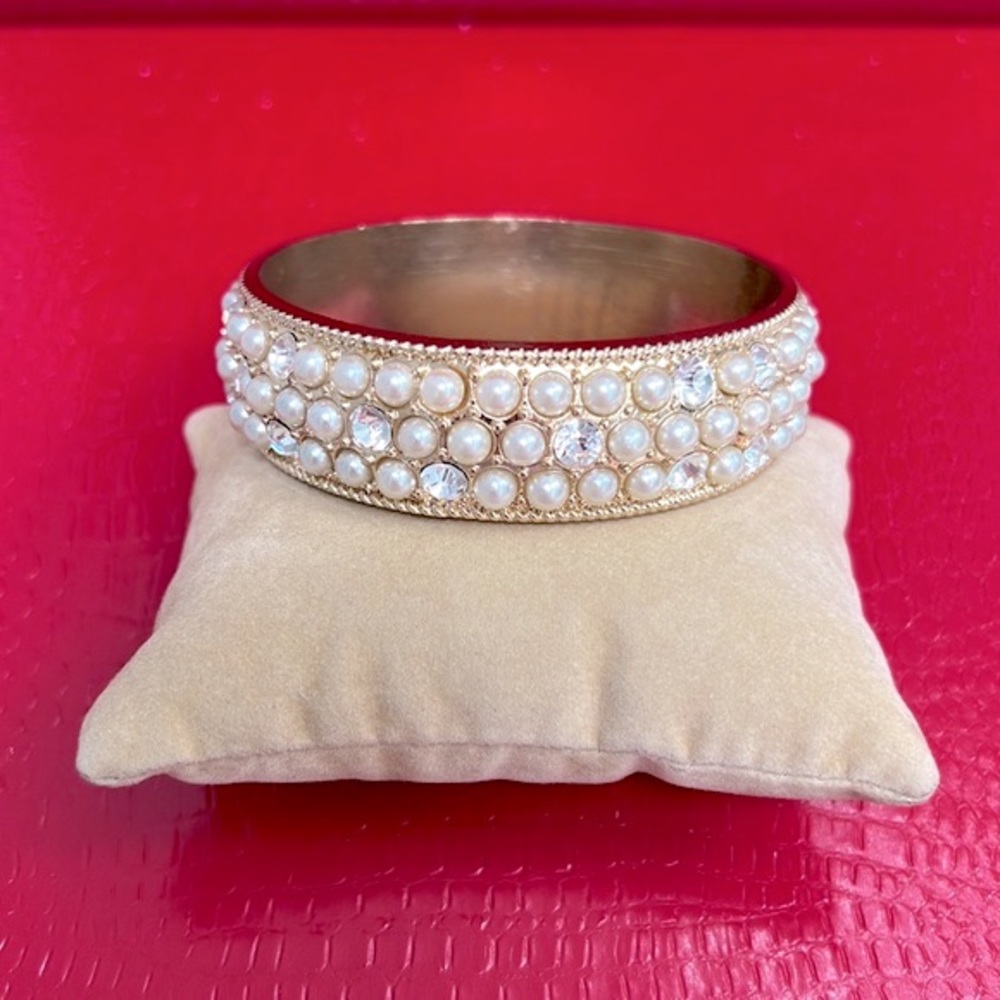 Gold Bracelet with Pearls and Crystals